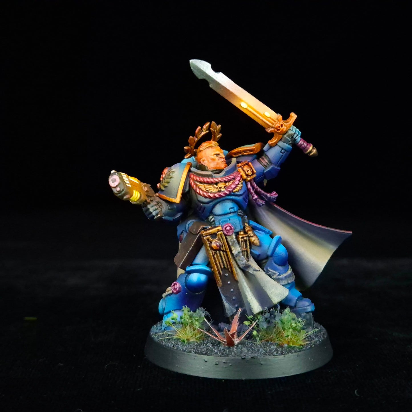 Captain - Ultramarines - Space Marines - Warhammer 40k