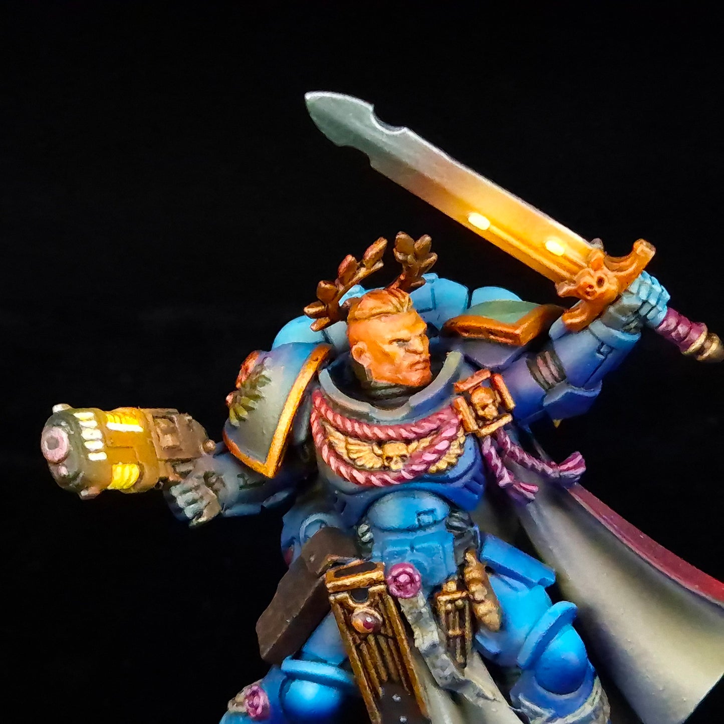 Captain - Ultramarines - Space Marines - Warhammer 40k
