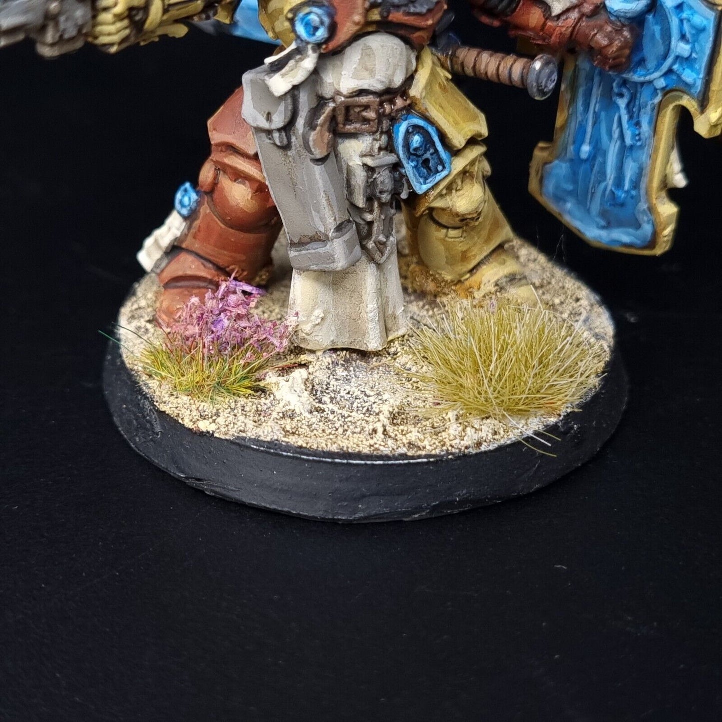 Lieutenant with Storm Shield - Howling Griffons - Space Marines - Warhammer 40k