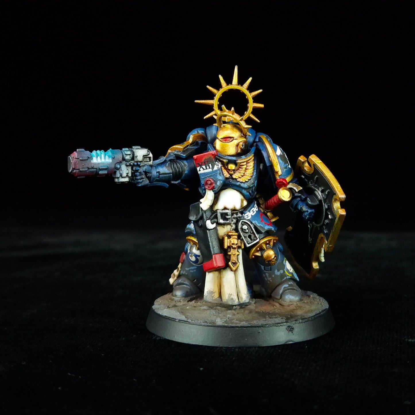Lieutenant with Storm Shield - Ultramarines - Space Marines - Warhammer 40k