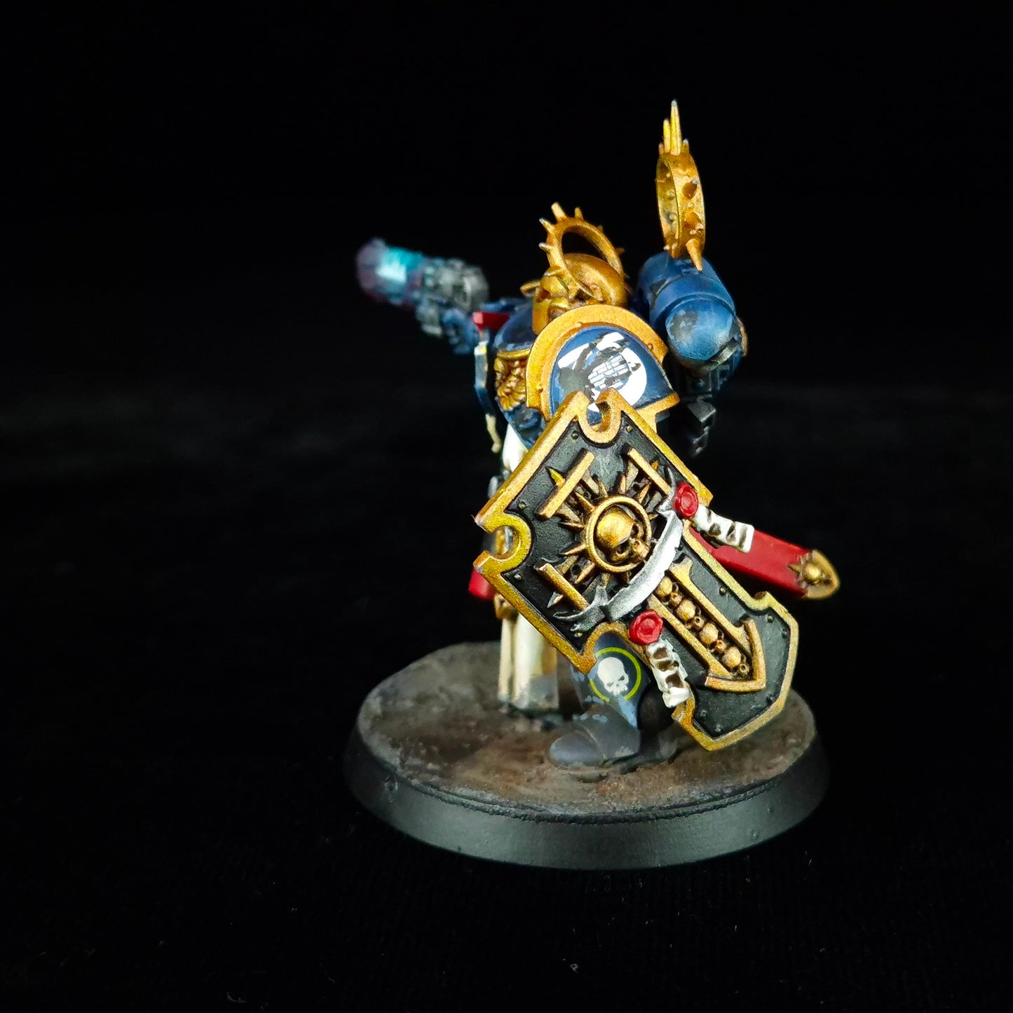 Lieutenant with Storm Shield - Ultramarines - Space Marines - Warhammer 40k