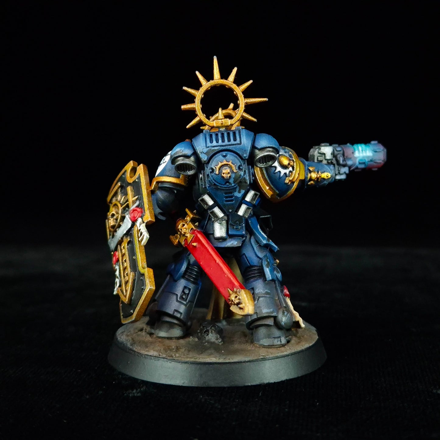 Lieutenant with Storm Shield - Ultramarines - Space Marines - Warhammer 40k