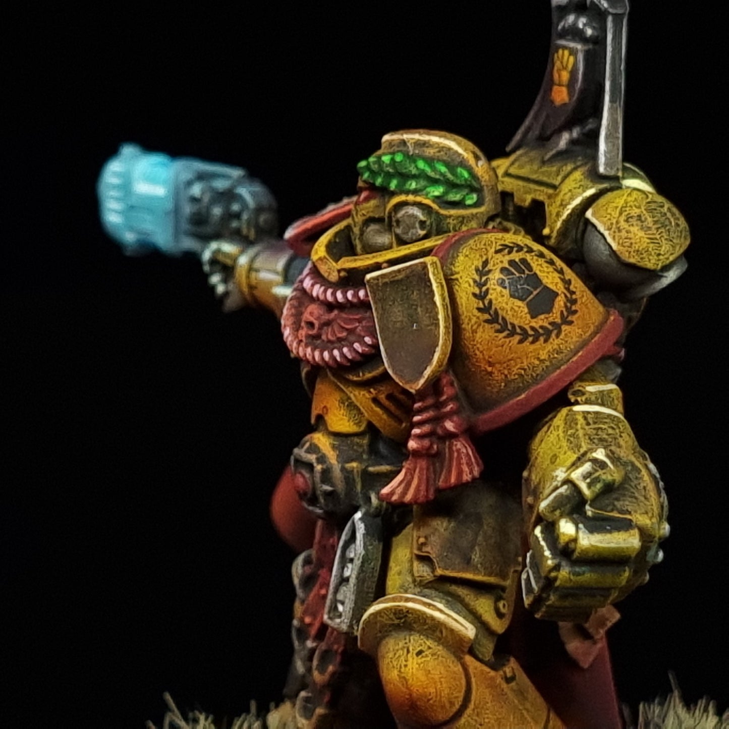 Captain with Power Fist - Imperial Fists - Space Marines - Warhammer 40k