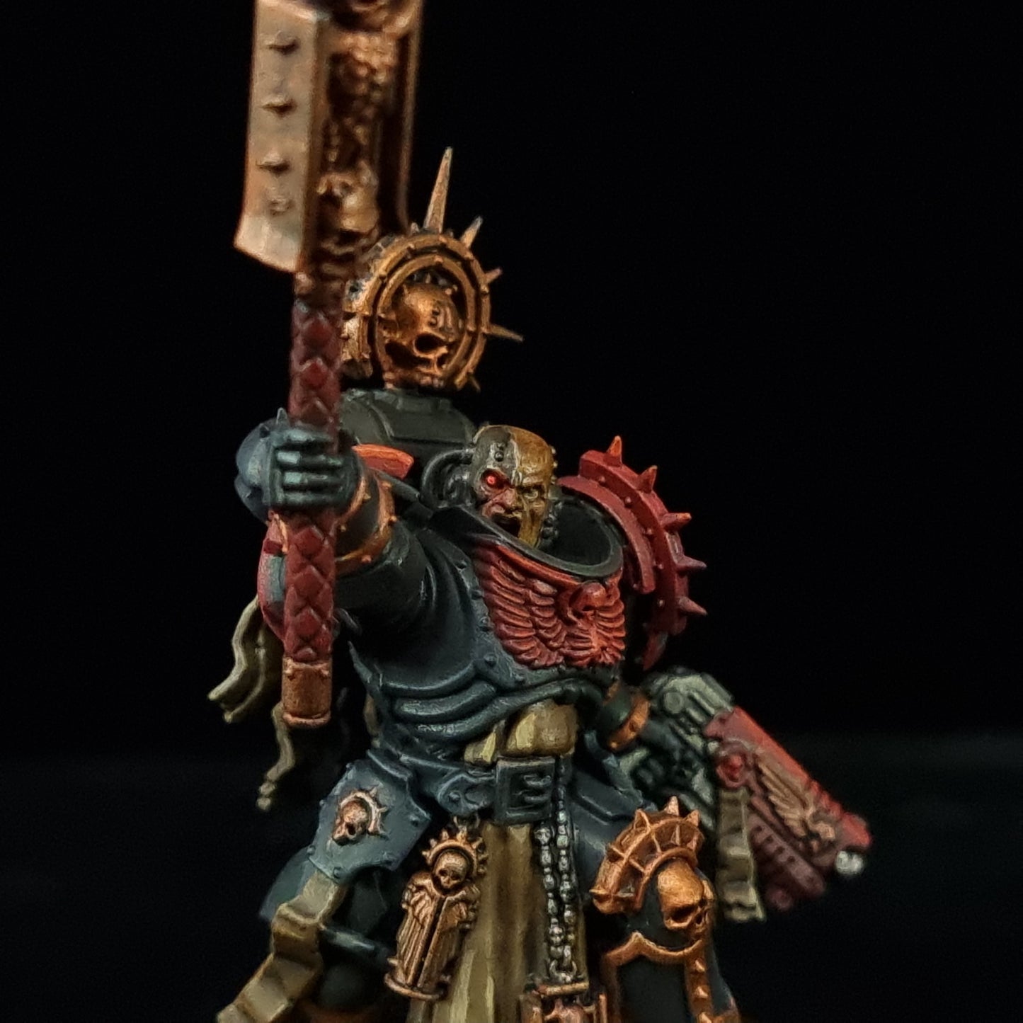 Chaplain - Crimson Fists - Space Marines - Warhammer 40k