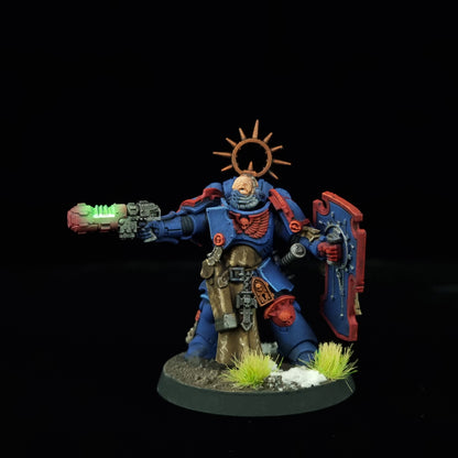 Lieutenant with Storm Shield - Crimson Fists - Space Marines - Warhammer 40k