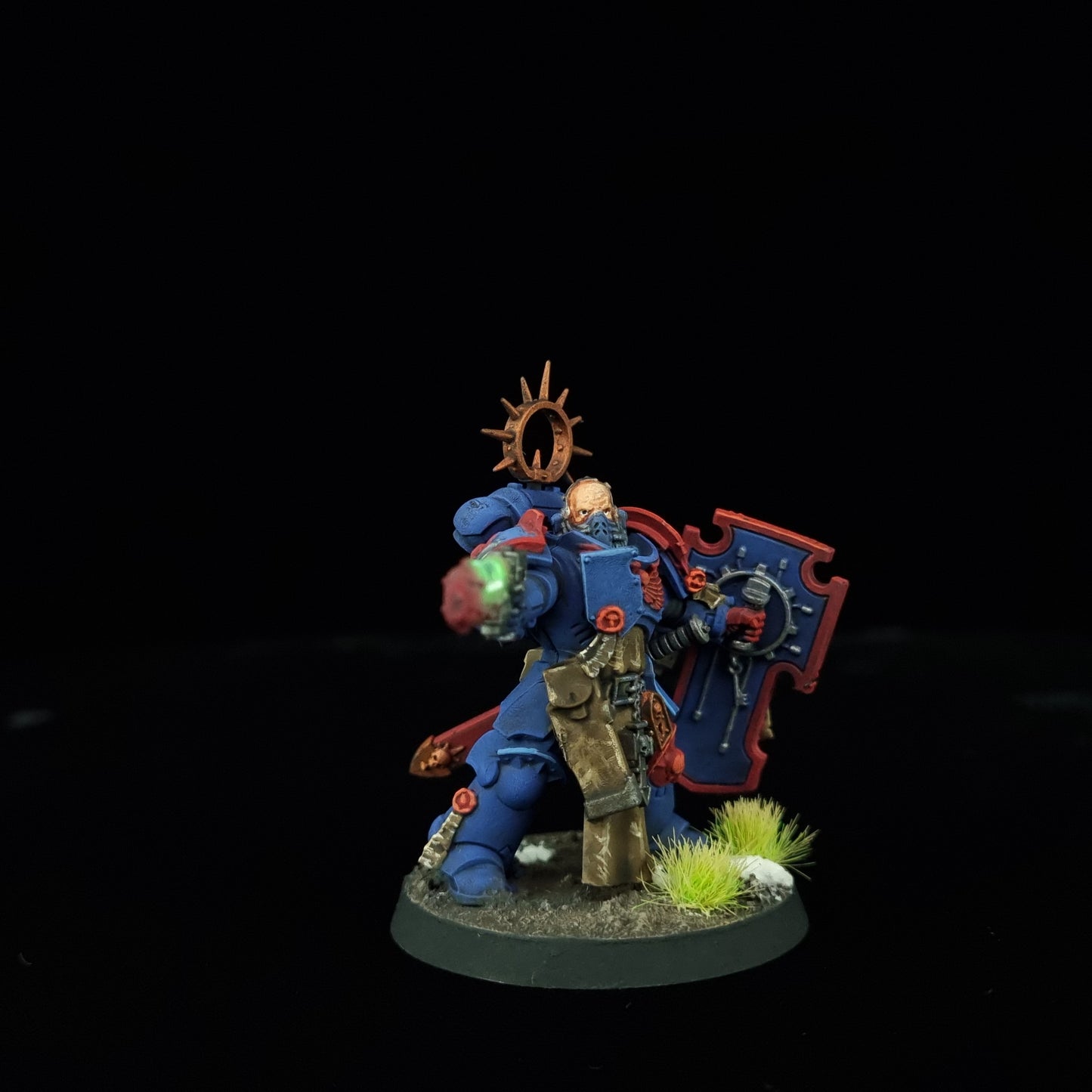 Lieutenant with Storm Shield - Crimson Fists - Space Marines - Warhammer 40k