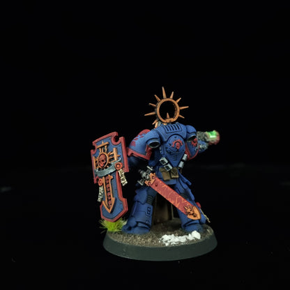 Lieutenant with Storm Shield - Crimson Fists - Space Marines - Warhammer 40k