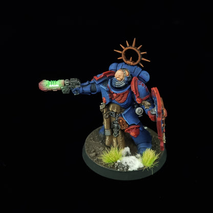 Lieutenant with Storm Shield - Crimson Fists - Space Marines - Warhammer 40k