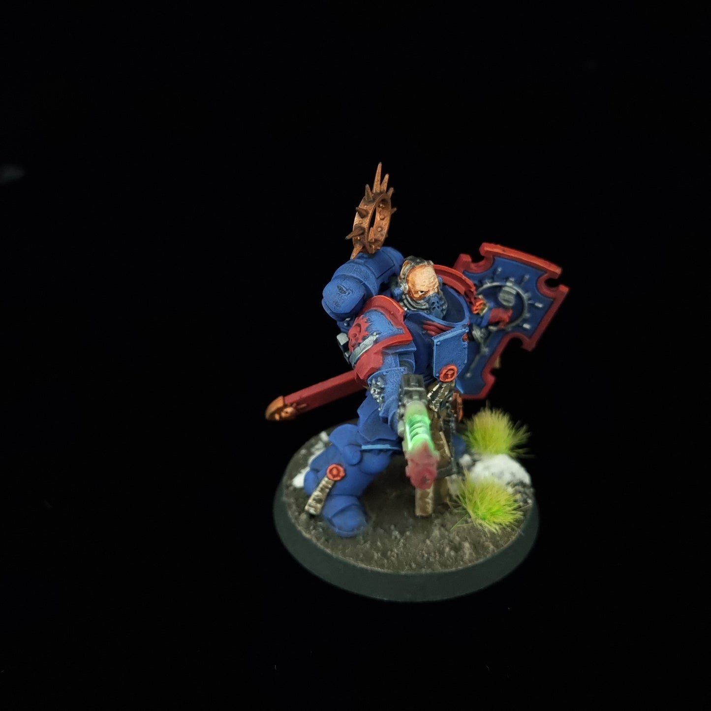 Lieutenant with Storm Shield - Crimson Fists - Space Marines - Warhammer 40k