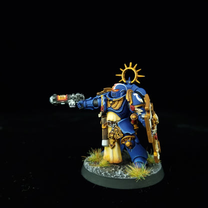 Lieutenant with Storm Shield - Ultramarines - Space Marines - Warhammer 40k