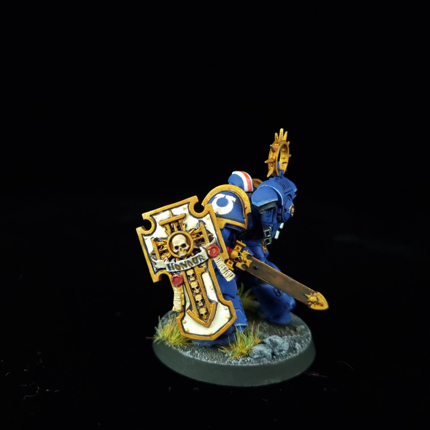 Lieutenant with Storm Shield - Ultramarines - Space Marines - Warhammer 40k