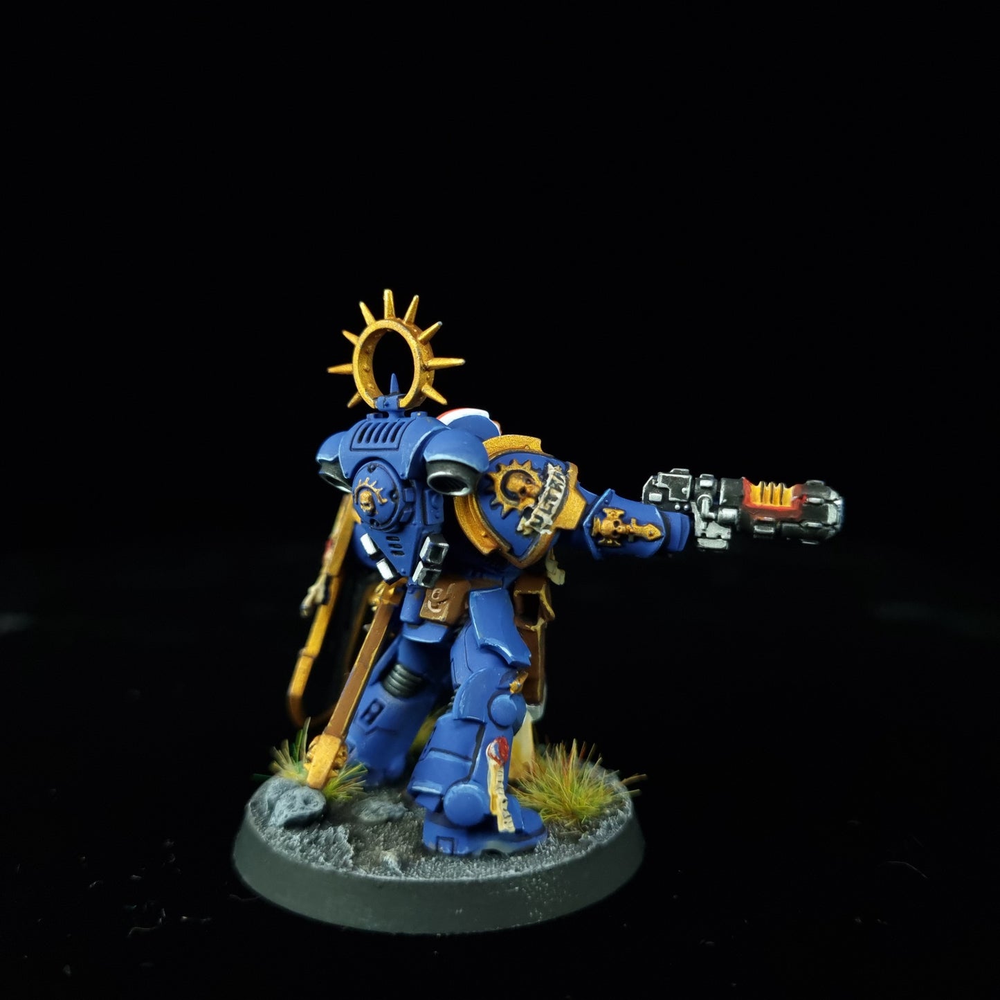 Lieutenant with Storm Shield - Ultramarines - Space Marines - Warhammer 40k