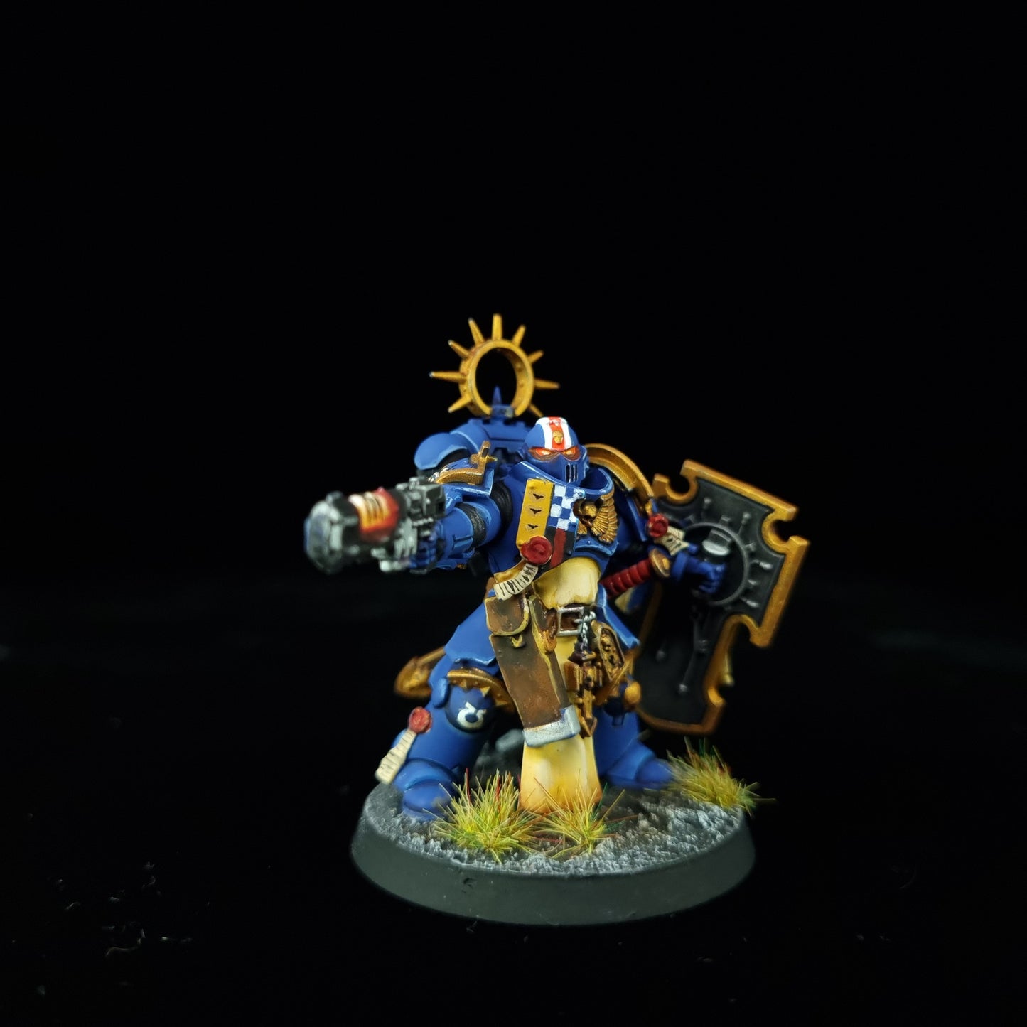 Lieutenant with Storm Shield - Ultramarines - Space Marines - Warhammer 40k