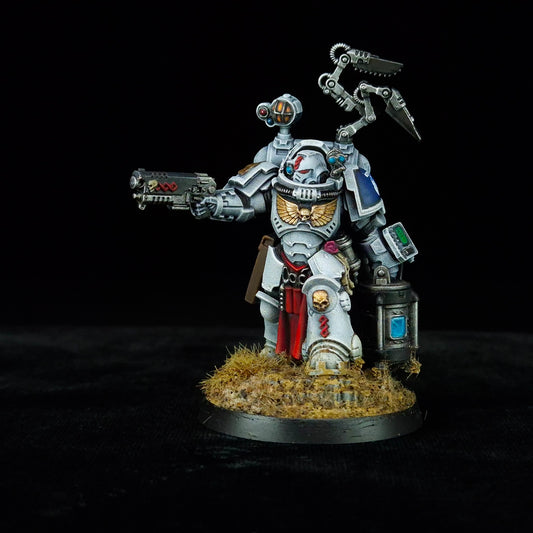 Biologis Apothecary - Ultramarines - Space Marines - Warhammer 40k